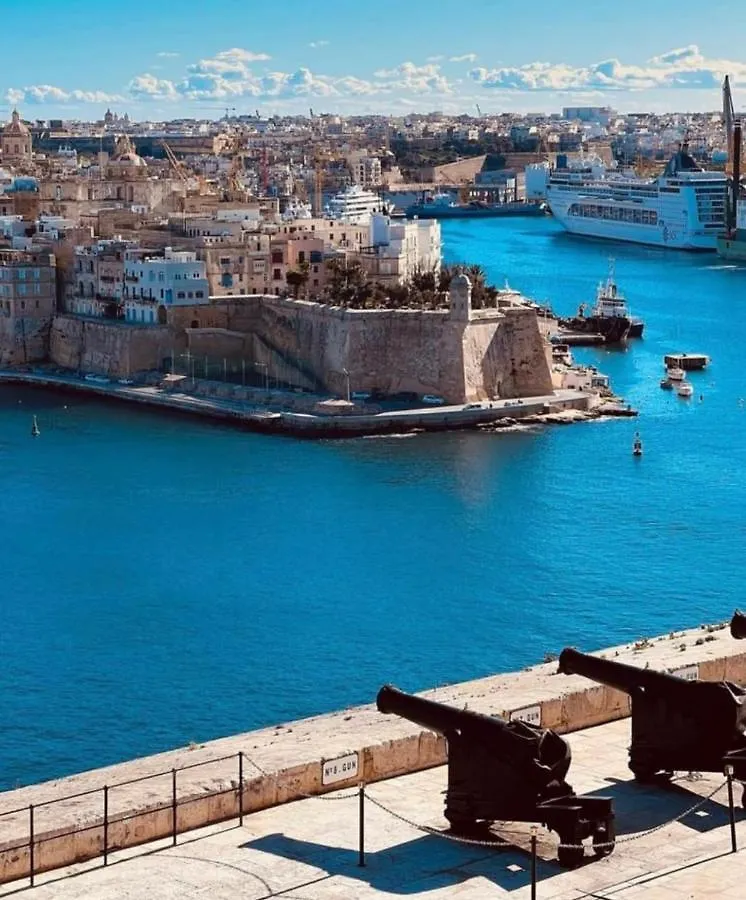 Spinola Bay Apt - Beatiful 3-Double Bed Apt Near Beach In Prime Location Saint Julian's